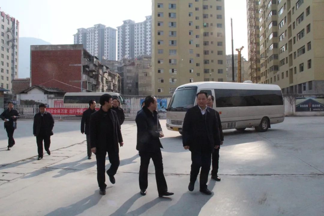 隴南市委常委、常務副市長張慶宏、副市長徐世林、市人大副主任陳榮等一行深入隴運集團公司武都汽車站開展春節(jié)前走訪慰問活動