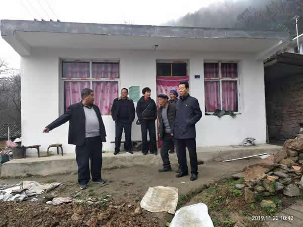 隴運(yùn)集團(tuán)公司開展“解難題、辦實(shí)事、送溫暖”主題黨日活動(dòng)